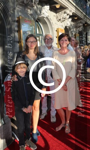 Amsterdam, 18 Augustus 2016
Premiere Hans Klok in Carre, House of Horror.
Martine v Os, partner Wouter Stips en kinderen Bo, Julian
