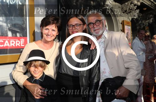 Amsterdam, 18 Augustus 2016
Premiere Hans Klok in Carre, House of Horror.
Martine v Os, partner Wouter Stips en kinderen Bo, Julian