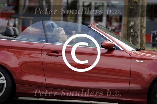 Amsterdam 28 juni 2016
Marvin Breukhoven met (een) vriend in zijn bmw cabrio.