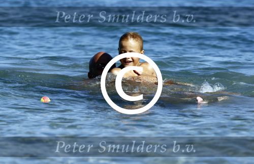 ibiza 19 augustus 2016
Herman den Blijker en zijn vrouw Jacqueline met zoon Matz op vakantie op ibiza.