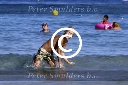 ibiza 19 augustus 2016
Herman den Blijker en zijn vrouw Jacqueline met zoon Matz op vakantie op ibiza.