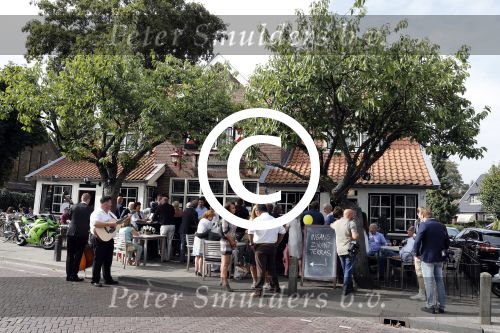 Blaricum 6 september 2016
Surprise party voor Willibrord Frequin zijn 75e verjaardag bij  Moeke Spijstra.
Zijn vriendin kinderen en kleinkinderen zijn natuurlijk aanwezig.