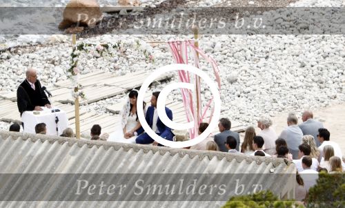 Ibiza 26 juni 2016
Nick en Kirsten Schilder trouwen op het strand van es Cubells. De vaderr van Kirsten trouwt ze en Ruben Nicolai doet zijn act als Duitse zanger.