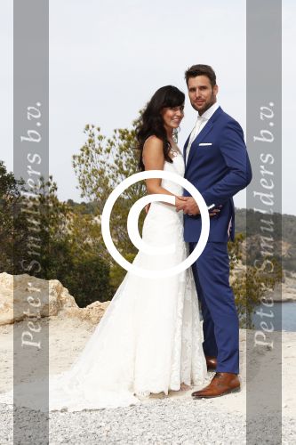 Ibiza 26 juni 2016
Nick en Kirsten Schilder trouwen op het strand van es Cubells. De vaderr van Kirsten trouwt ze en Ruben Nicolai doet zijn act als Duitse zanger.