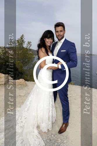 Ibiza 26 juni 2016
Nick en Kirsten Schilder trouwen op het strand van es Cubells. De vaderr van Kirsten trouwt ze en Ruben Nicolai doet zijn act als Duitse zanger.
