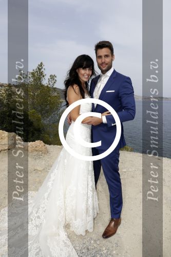 Ibiza 26 juni 2016
Nick en Kirsten Schilder trouwen op het strand van es Cubells. De vaderr van Kirsten trouwt ze en Ruben Nicolai doet zijn act als Duitse zanger.
