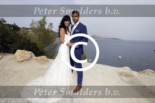 Ibiza 26 juni 2016
Nick en Kirsten Schilder trouwen op het strand van es Cubells. De vaderr van Kirsten trouwt ze en Ruben Nicolai doet zijn act als Duitse zanger.
