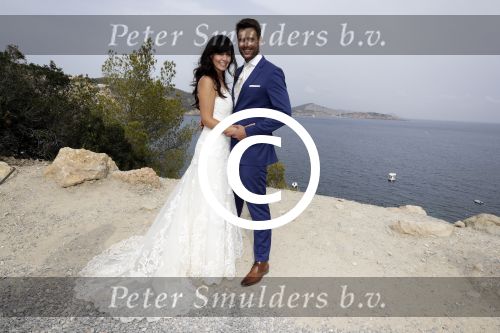 Ibiza 26 juni 2016
Nick en Kirsten Schilder trouwen op het strand van es Cubells. De vaderr van Kirsten trouwt ze en Ruben Nicolai doet zijn act als Duitse zanger.