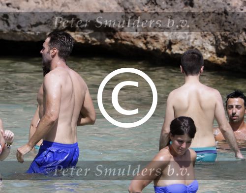 ibiza 27 juni 2016 
Stranddag van Nick en Kirsten Schilder de dag na hun trouwen bij el chirinquito.
Aanwezig oa Jan en Liza Smit Simon en Annemarie Keizer Jaap Kwakman met vriendin Aloys Buys met vriendin Jaap Reesema