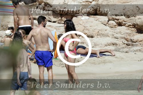 ibiza 27 juni 2016 
Stranddag van Nick en Kirsten Schilder de dag na hun trouwen bij el chirinquito.
Aanwezig oa Jan en Liza Smit Simon en Annemarie Keizer Jaap Kwakman met vriendin Aloys Buys met vriendin Jaap Reesema