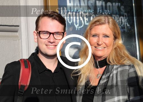 Amsterdam, 18 Augustus 2016
Premiere Hans Klok in Carre, House of Horror.
Pamela Boltini met zoon