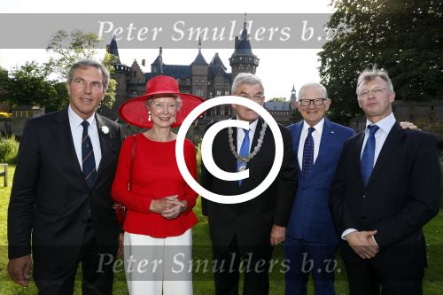 Haarzuilens 22 juni 2016
Haringparty op kasteel Haarzuilens. Mary Rost Onnes Burgemeester Jan v Zanen en Pieter v Vollenhoven