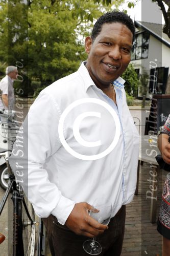 Blaricum 6 september 2016
Surprise party voor Willibrord Frequin zijn 75e verjaardag bij  Moeke Spijstra.
Zijn vriendin kinderen en kleinkinderen zijn natuurlijk aanwezig. Quintis Ristie (veel afgevallen) met zijn nieuwe vriendin