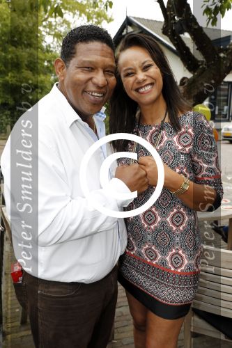 Blaricum 6 september 2016
Surprise party voor Willibrord Frequin zijn 75e verjaardag bij  Moeke Spijstra.
Zijn vriendin kinderen en kleinkinderen zijn natuurlijk aanwezig. Quintis Ristie (veel afgevallen) met zijn nieuwe vriendin