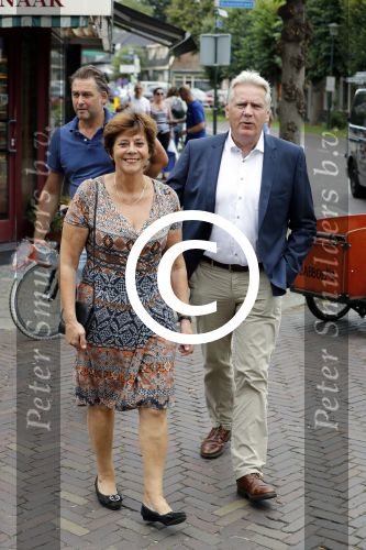 Blaricum 6 september 2016
Surprise party voor Willibrord Frequin zijn 75e verjaardag bij  Moeke Spijstra.
Zijn vriendin kinderen en kleinkinderen zijn natuurlijk aanwezig. Rita Verdonk met man