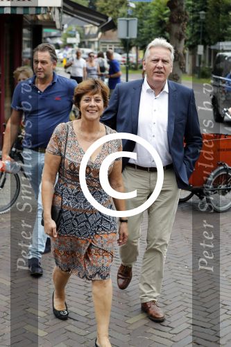 Blaricum 6 september 2016
Surprise party voor Willibrord Frequin zijn 75e verjaardag bij  Moeke Spijstra.
Zijn vriendin kinderen en kleinkinderen zijn natuurlijk aanwezig. Rita Verdonk met man