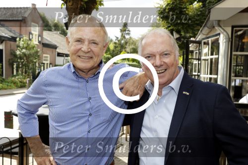 Blaricum 6 september 2016
Surprise party voor Willibrord Frequin zijn 75e verjaardag bij  Moeke Spijstra.
Zijn vriendin kinderen en kleinkinderen zijn natuurlijk aanwezig. Ronnie Tober en Jan Jochems