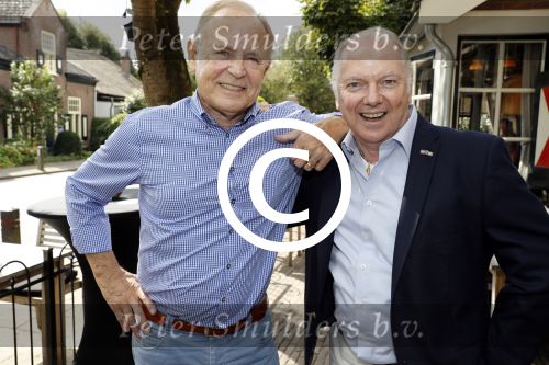 Blaricum 6 september 2016
Surprise party voor Willibrord Frequin zijn 75e verjaardag bij  Moeke Spijstra.
Zijn vriendin kinderen en kleinkinderen zijn natuurlijk aanwezig. Ronnie Tober en Jan Jochems
