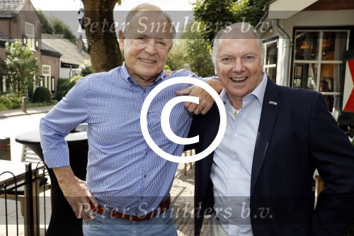 Blaricum 6 september 2016
Surprise party voor Willibrord Frequin zijn 75e verjaardag bij  Moeke Spijstra.
Zijn vriendin kinderen en kleinkinderen zijn natuurlijk aanwezig. Ronnie Tober en Jan Jochems