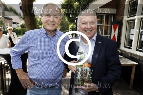 Blaricum 6 september 2016
Surprise party voor Willibrord Frequin zijn 75e verjaardag bij  Moeke Spijstra.
Zijn vriendin kinderen en kleinkinderen zijn natuurlijk aanwezig. Ronnie Tober en Jan Jochems