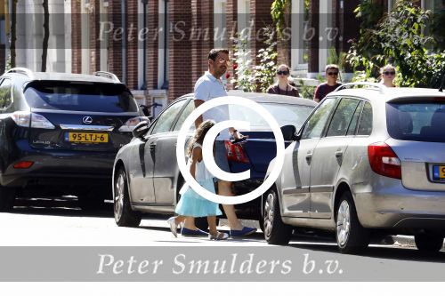 Amsterdam 23 augustus 2016 
Ruben Nicolai met zijn dochter op straat