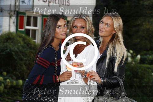 Soest 1 september 2016
Frank en Sandra Masmeijer vieren hun trouwdag met dochters Charlotte en Michelle en schoonzoon bij restaurant t Spiehuis.