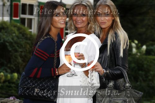 Soest 1 september 2016
Frank en Sandra Masmeijer vieren hun trouwdag met dochters Charlotte en Michelle en schoonzoon bij restaurant t Spiehuis.
