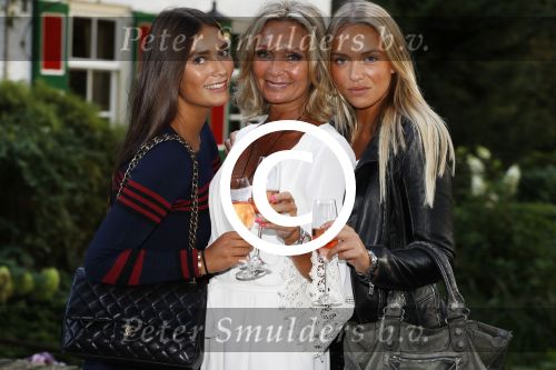 Soest 1 september 2016
Frank en Sandra Masmeijer vieren hun trouwdag met dochters Charlotte en Michelle en schoonzoon bij restaurant t Spiehuis.