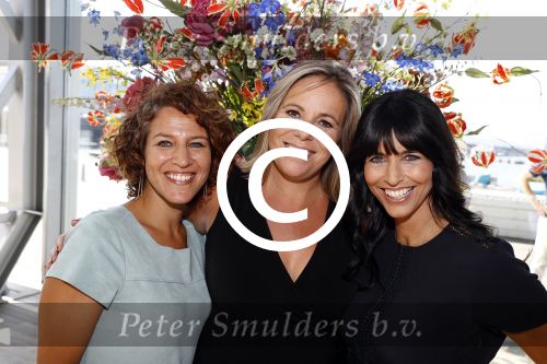 Amsterdam 23 augustus 2016
Perspresentatie van het nieuwe sbs6 Net 5 en Veronica seizoen in het IJ Theater. Evelien de Bruijn Sandra Schuurhof en Selma v Dijk