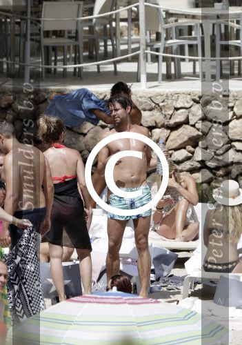 ibiza 27 juni 2016 
Stranddag van Nick en Kirsten Schilder de dag na hun trouwen bij el chirinquito.
Aanwezig oa Jan en Liza Smit Simon en Annemarie Keizer Jaap Kwakman met vriendin Aloys Buys met vriendin Jaap Reesema