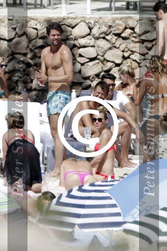 ibiza 27 juni 2016 
Stranddag van Nick en Kirsten Schilder de dag na hun trouwen bij el chirinquito.
Aanwezig oa Jan en Liza Smit Simon en Annemarie Keizer Jaap Kwakman met vriendin Aloys Buys met vriendin Jaap Reesema
