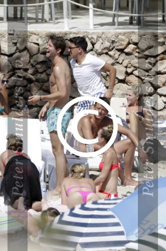 ibiza 27 juni 2016 
Stranddag van Nick en Kirsten Schilder de dag na hun trouwen bij el chirinquito.
Aanwezig oa Jan en Liza Smit Simon en Annemarie Keizer Jaap Kwakman met vriendin Aloys Buys met vriendin Jaap Reesema