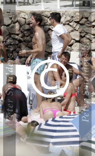 ibiza 27 juni 2016 
Stranddag van Nick en Kirsten Schilder de dag na hun trouwen bij el chirinquito.
Aanwezig oa Jan en Liza Smit Simon en Annemarie Keizer Jaap Kwakman met vriendin Aloys Buys met vriendin Jaap Reesema