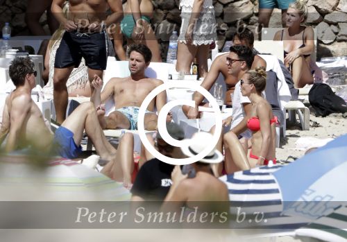 ibiza 27 juni 2016 
Stranddag van Nick en Kirsten Schilder de dag na hun trouwen bij el chirinquito.
Aanwezig oa Jan en Liza Smit Simon en Annemarie Keizer Jaap Kwakman met vriendin Aloys Buys met vriendin Jaap Reesema