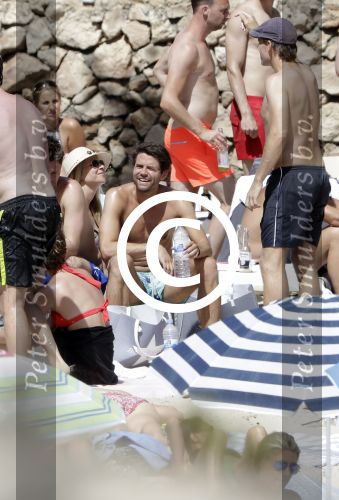 ibiza 27 juni 2016 
Stranddag van Nick en Kirsten Schilder de dag na hun trouwen bij el chirinquito.
Aanwezig oa Jan en Liza Smit Simon en Annemarie Keizer Jaap Kwakman met vriendin Aloys Buys met vriendin Jaap Reesema