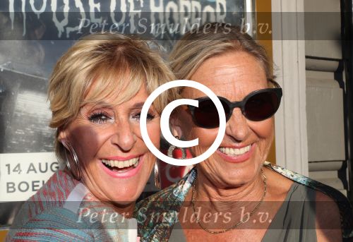 Amsterdam, 18 Augustus 2016
Premiere Hans Klok in Carre, House of Horror.
Sylvia v d Akker met een vriendin