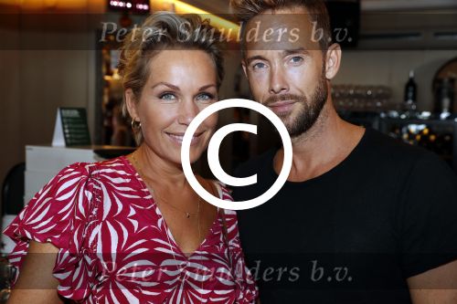 Volendam 31 augustus 2016
Presentatie 100NL in restaurant Lotje wine en dine van Jan Smit. Tanja Jess en Charly Luske