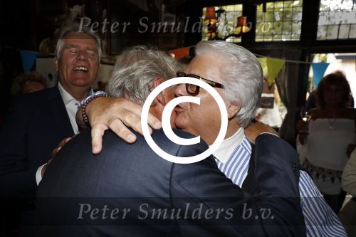 Blaricum 6 september 2016
Surprise party voor Willibrord Frequin zijn 75e verjaardag bij  Moeke Spijstra.
Zijn vriendin kinderen en kleinkinderen zijn natuurlijk aanwezig. Tony Tetro
