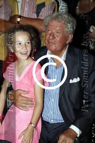Blaricum 6 september 2016
Surprise party voor Willibrord Frequin zijn 75e verjaardag bij  Moeke Spijstra.
Zijn vriendin kinderen en kleinkinderen zijn natuurlijk aanwezig.