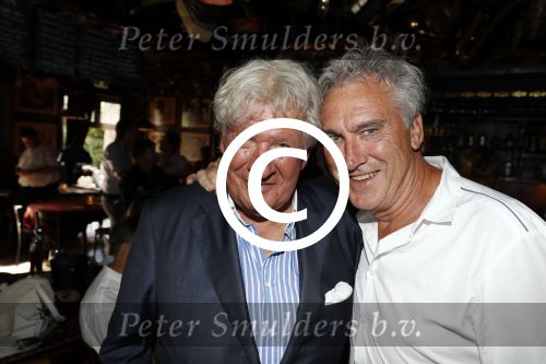 Blaricum 6 september 2016
Surprise party voor Willibrord Frequin zijn 75e verjaardag bij  Moeke Spijstra.
Zijn vriendin kinderen en kleinkinderen zijn natuurlijk aanwezig. Willibrord met Jeroen Jorna
