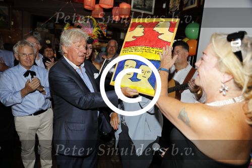 Blaricum 6 september 2016
Surprise party voor Willibrord Frequin zijn 75e verjaardag bij  Moeke Spijstra.
Zijn vriendin kinderen en kleinkinderen zijn natuurlijk aanwezig. Viola Holt