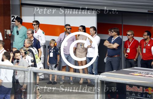 Spa Francorchamps 28 augustus 2016
Winston Gerschtanowitz met zijn zoon Julian op bezoek bij de F1. Hij was met Michiel Mol en zijn vriendin Marloes Mens