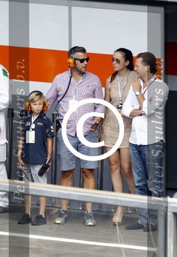 Spa Francorchamps 28 augustus 2016
Winston Gerschtanowitz met zijn zoon Julian op bezoek bij de F1. Hij was met Michiel Mol en zijn vriendin Marloes Mens