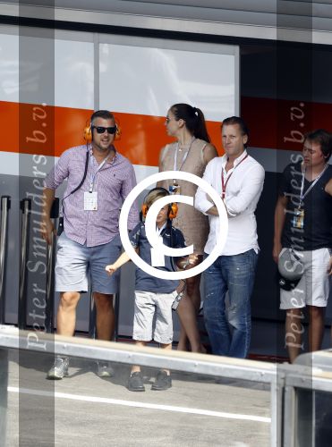Spa Francorchamps 28 augustus 2016
Winston Gerschtanowitz met zijn zoon Julian op bezoek bij de F1. Hij was met Michiel Mol en zijn vriendin Marloes Mens