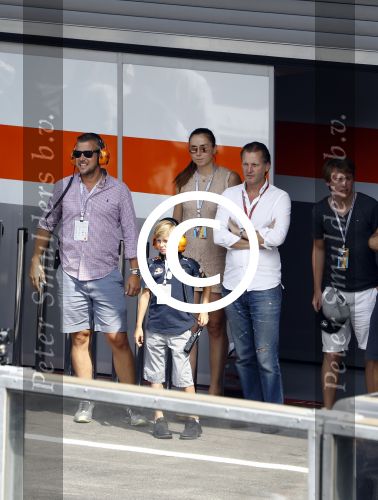 Spa Francorchamps 28 augustus 2016
Winston Gerschtanowitz met zijn zoon Julian op bezoek bij de F1. Hij was met Michiel Mol en zijn vriendin Marloes Mens