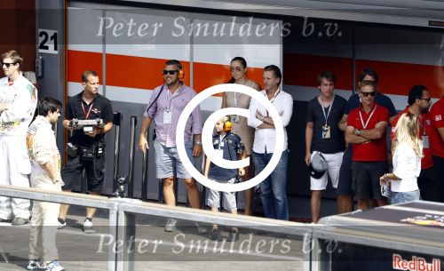 Spa Francorchamps 28 augustus 2016
Winston Gerschtanowitz met zijn zoon Julian op bezoek bij de F1. Hij was met Michiel Mol en zijn vriendin Marloes Mens