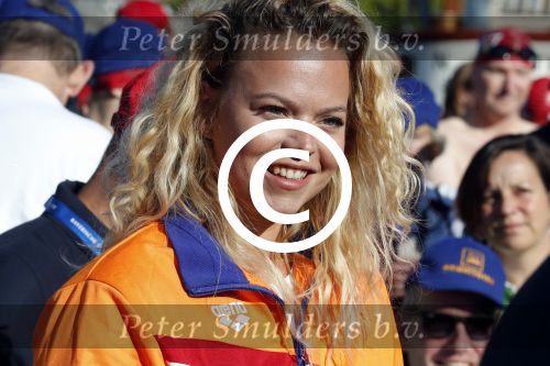 Amsterdam 3 september 2017  
ALS Cityswim in de amsterdamse grachten. Johnny de Mol jr en Rick Brandsteder zemmen met Ralph en Carlijn de Vies en hun kinderen  zoon Daniel en  hun dochter