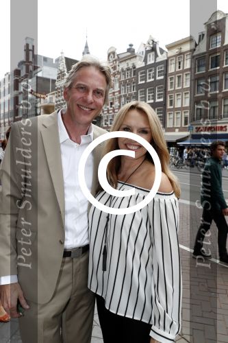 Amsterdam 11 juni 2017
Opening expositie Andy Warhol in Beurs v Berlage. Het is een initiatief van Lex Harding.
Adam Curry met zijn vriendin Tina Snider en Christina Curry met vriendin Shenta Ignacio