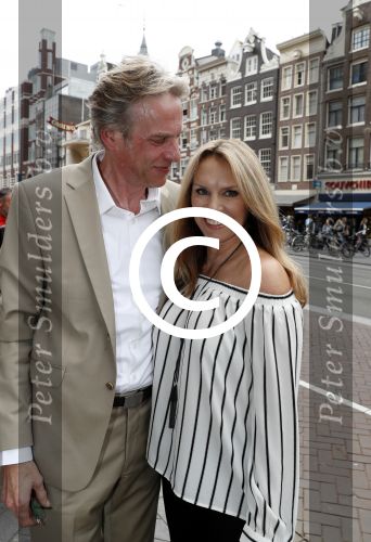 Amsterdam 11 juni 2017
Opening expositie Andy Warhol in Beurs v Berlage. Het is een initiatief van Lex Harding.
Adam Curry met zijn vriendin Tina Snider en Christina Curry met vriendin Shenta Ignacio