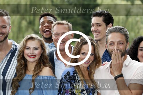 Amsterdam 6 september 2017
Perspresentatie van de musical On Your Feet bij strand Zuid. De cast met oa Ellen Evers, Jim Bakkum, Vajen van den Bosch, Albert Verlinde Nurlaila Kareem en  Tommie Christiaan